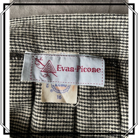 Vintage circa 80’s Dioresque pleat skirt w fitted jacket suit. - Picture 5 of 10